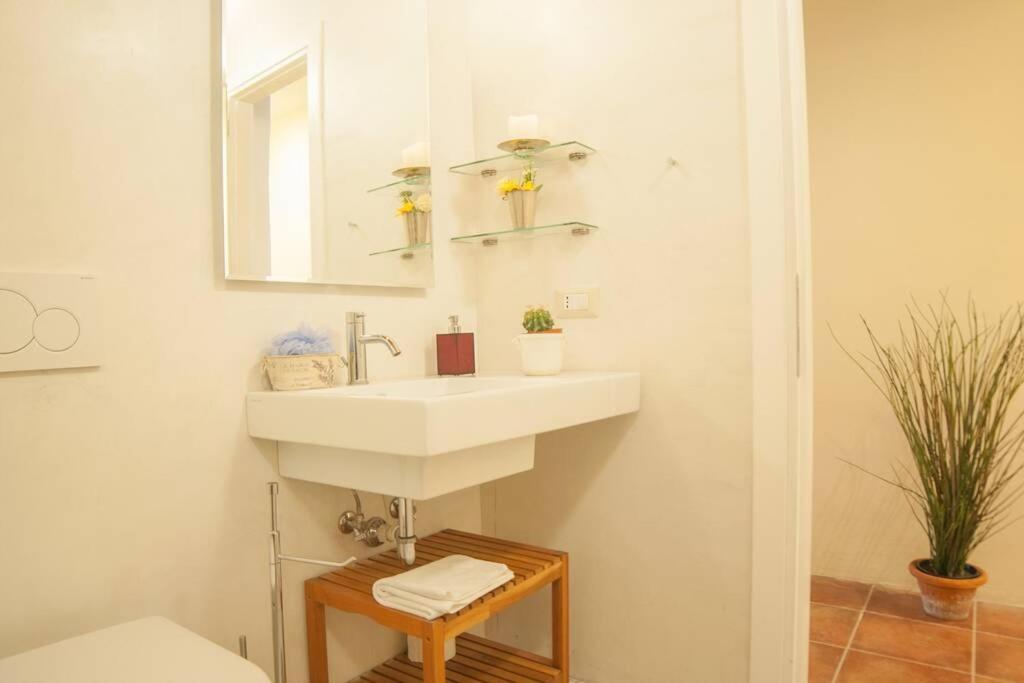 Cozy Macci Flat 4 People Near Santa Croce Square Apartamento Florença Exterior foto